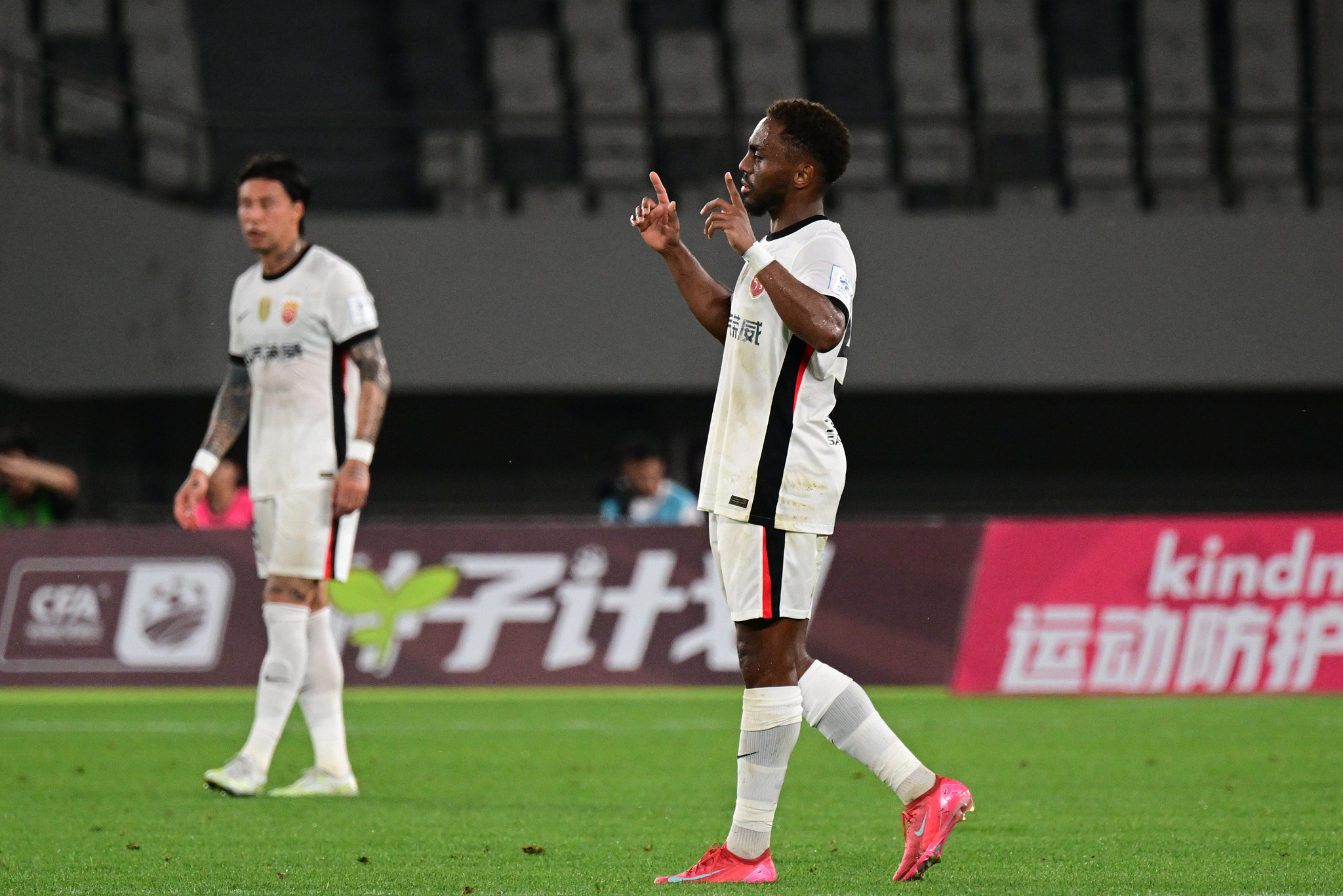 关于今晚体能课后，阿森纳止住颓势备战荷甲，话题不断，资深球员宣示担当的信息