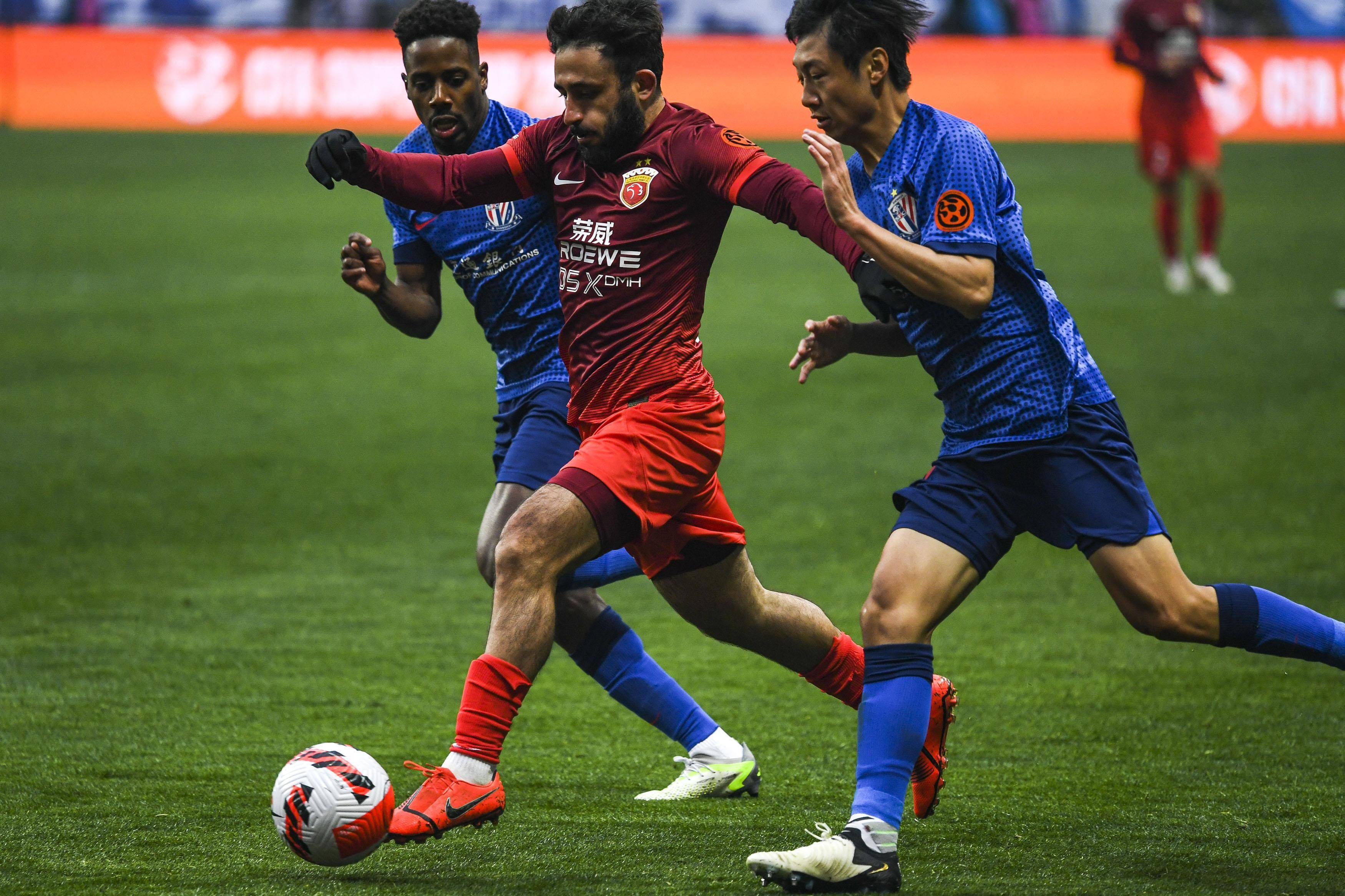 包含今晚广州队备战亚冠，复出首秀细节曝光，管理层满意，更衣室氛围转暖的词条