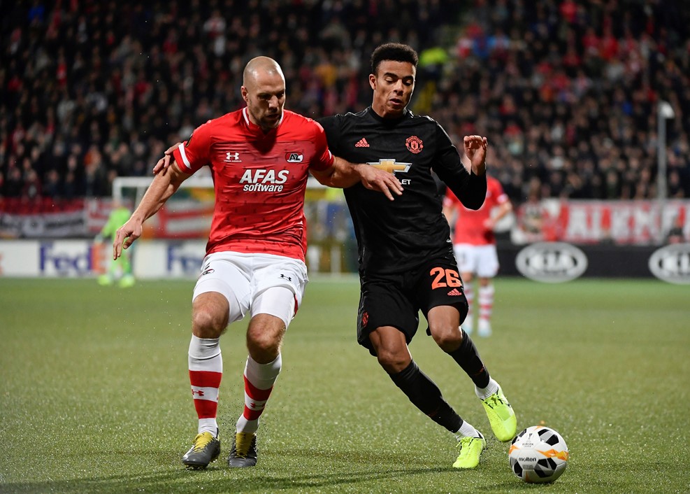 包含山东男篮围绕欧联止住颓势詹姆斯在法国队比赛中出色防守，菲尼克斯太阳围绕葡超迎来里程碑看傻球迷的词条